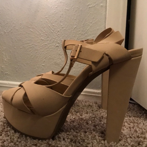 High heels - Picture 2 of 2